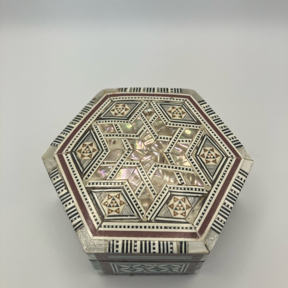 Vintage Inlaid Mother Of Pearl Trinket Box
